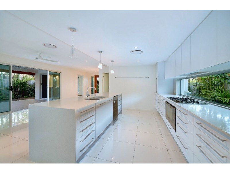 13 Scoter Avenue, Paradise Point QLD 4216