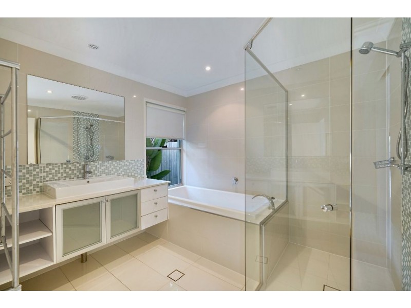 13 Scoter Avenue, Paradise Point QLD 4216