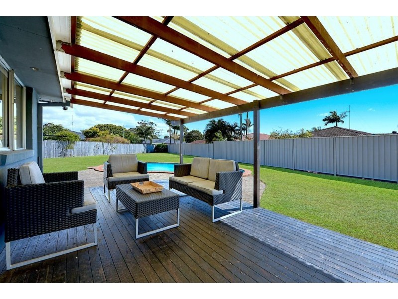 8 Rotorua Place, Clear Island Waters QLD 4226