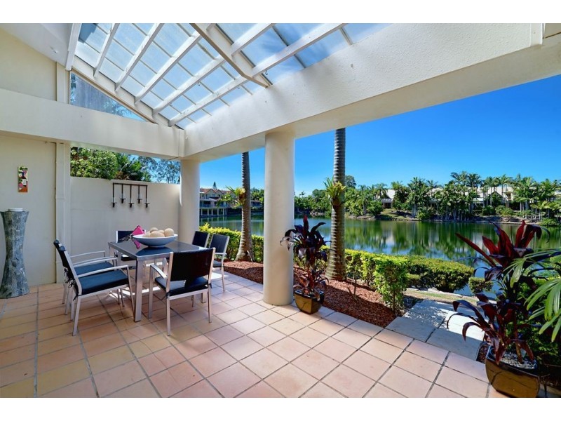 2 Aveton/125 Santa Cruz Boulevard, Clear Island Waters QLD 4226