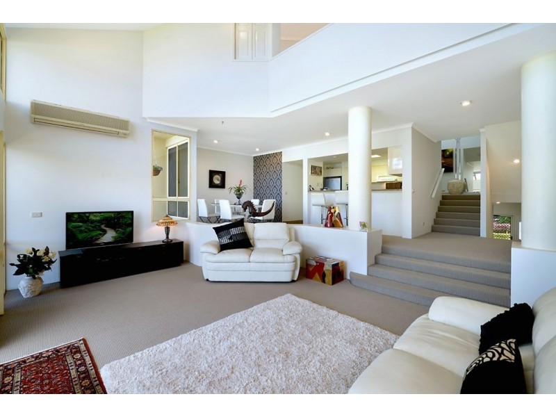 2 Aveton/125 Santa Cruz Boulevard, Clear Island Waters QLD 4226