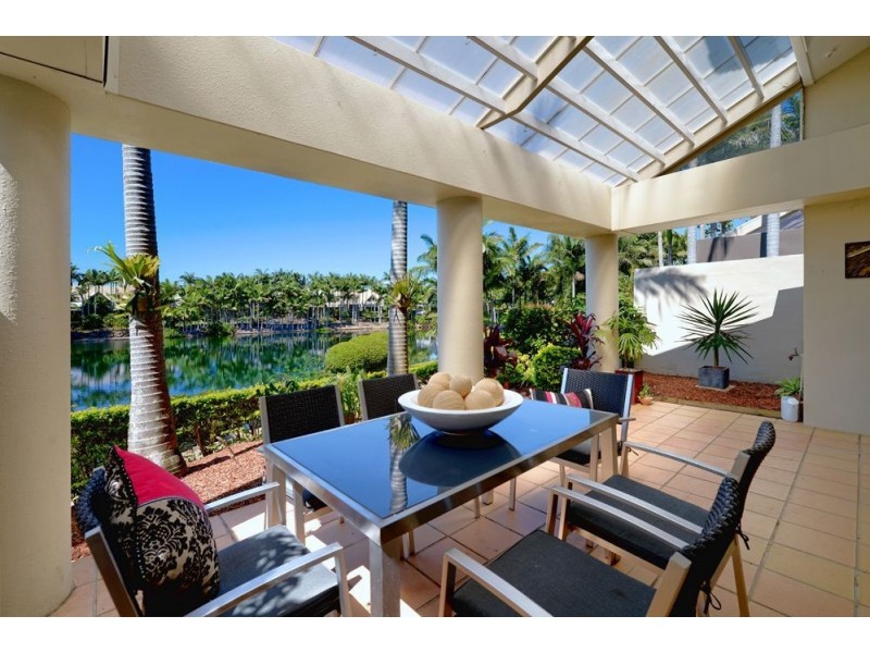 2 Aveton/125 Santa Cruz Boulevard, Clear Island Waters QLD 4226