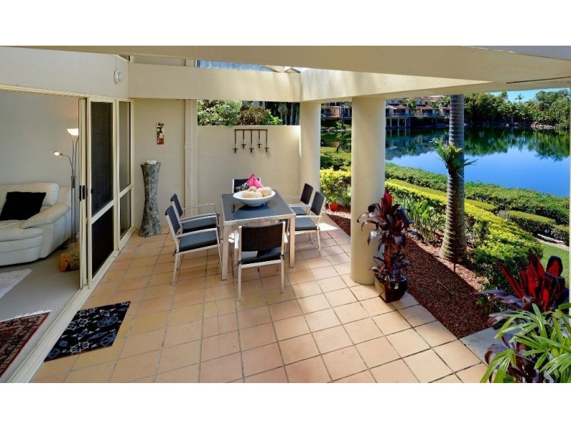 2 Aveton/125 Santa Cruz Boulevard, Clear Island Waters QLD 4226