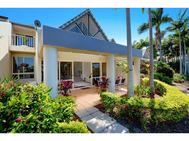 2 Aveton/125 Santa Cruz Boulevard, Clear Island Waters QLD 4226