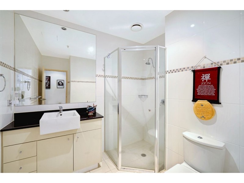 18 Cypress Avenue, Surfers Paradise QLD 4217