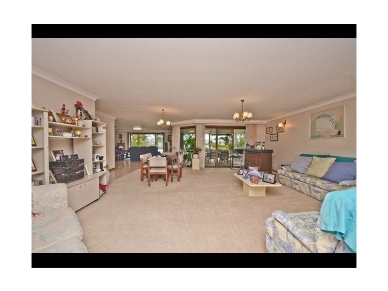 8 Darnay Road, Broadbeach Waters QLD 4218