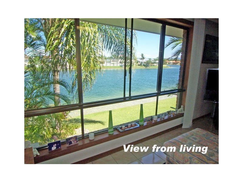 8 Darnay Road, Broadbeach Waters QLD 4218