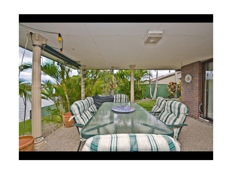 8 Darnay Road, Broadbeach Waters QLD 4218