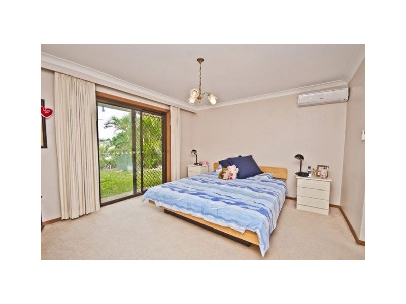 8 Darnay Road, Broadbeach Waters QLD 4218