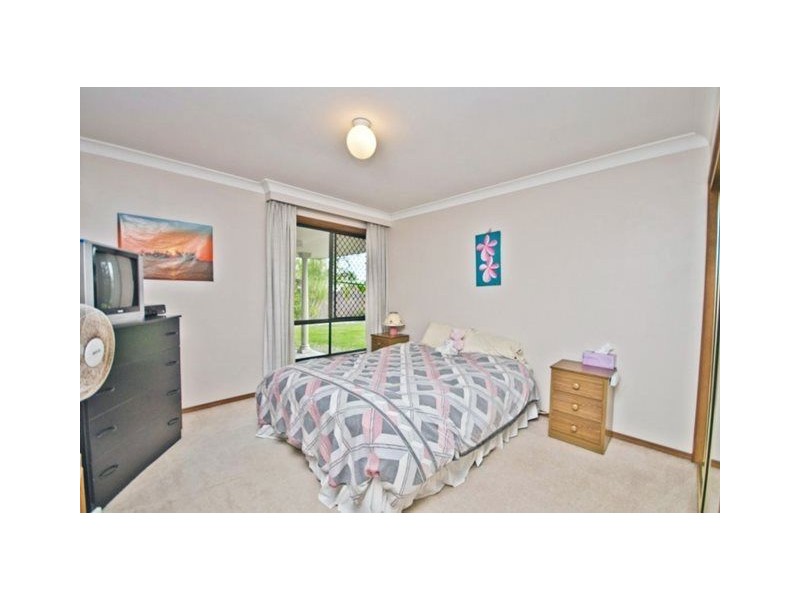 8 Darnay Road, Broadbeach Waters QLD 4218