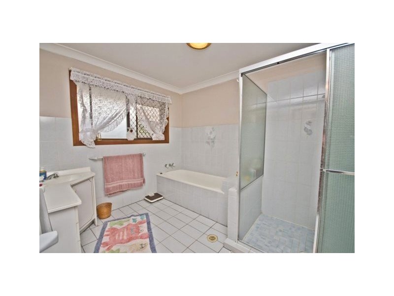 8 Darnay Road, Broadbeach Waters QLD 4218