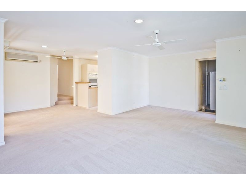 10/105 Ridgeway Ave, Southport QLD 4215