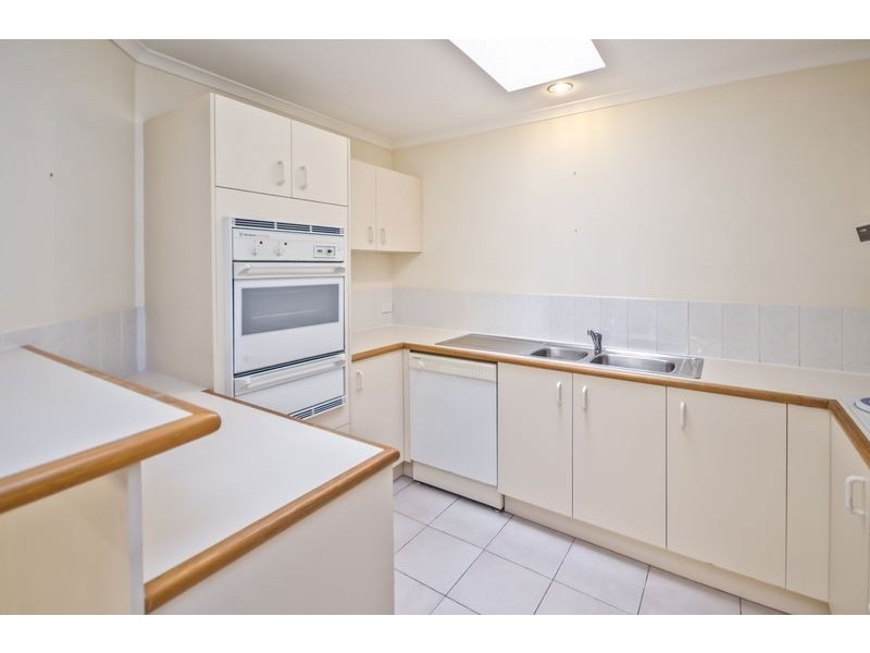 10/105 Ridgeway Ave, Southport QLD 4215