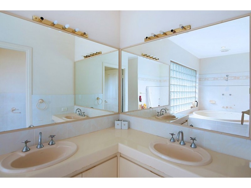 5 Santabelle Crescent, Clear Island Waters QLD 4226