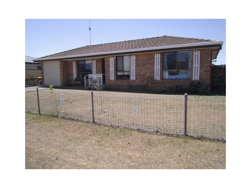 7 Apia Ave, Clear Island Waters QLD 4226