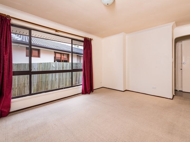 41 Sovereign Drive, Mermaid Waters QLD 4218