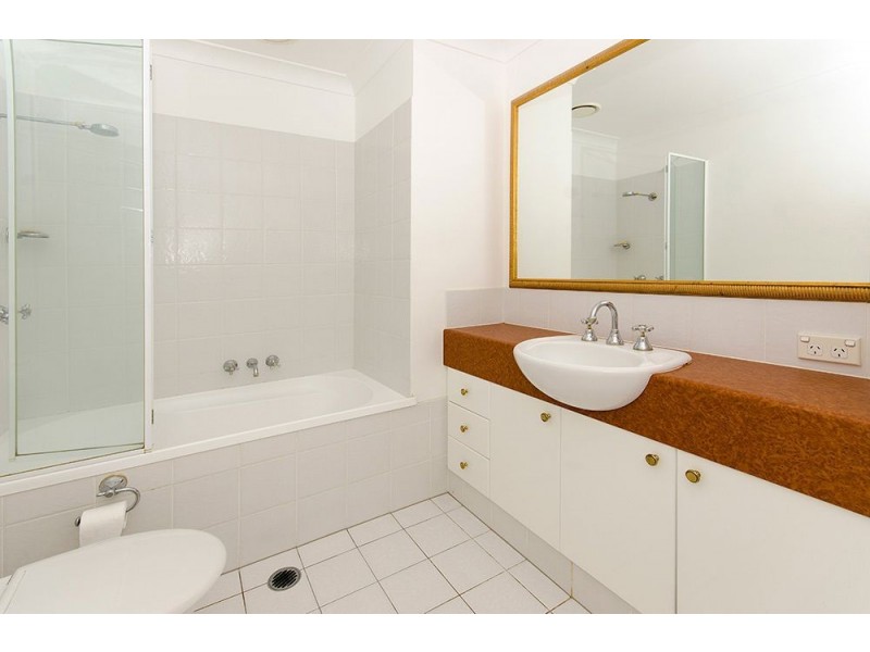 100 Cotlew Street East, Southport QLD 4215