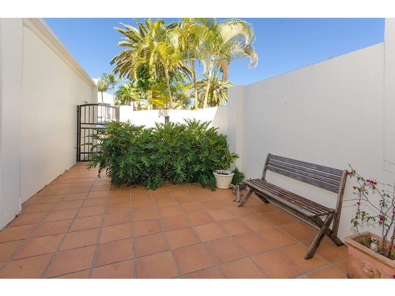 100 Cotlew Street East, Southport QLD 4215