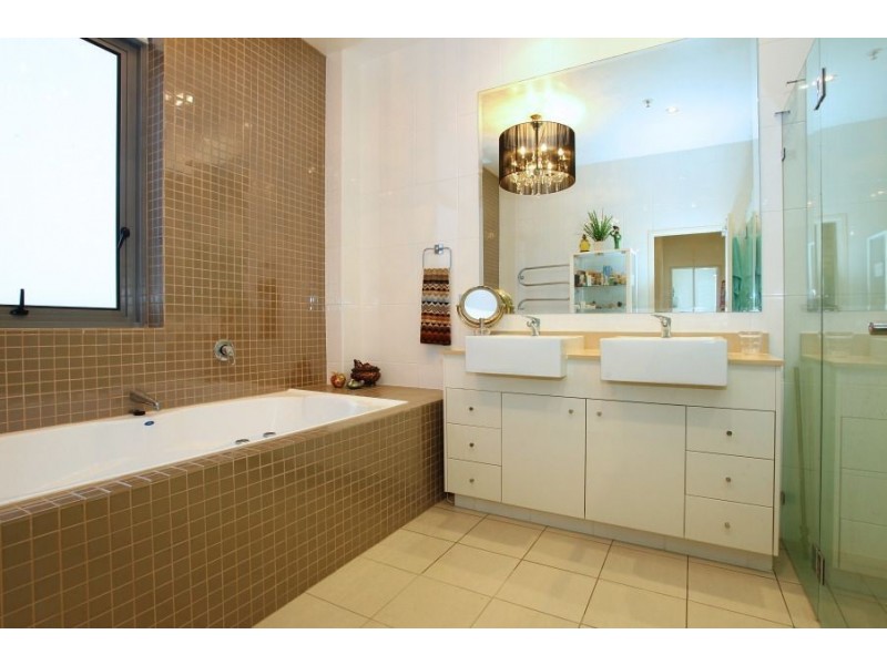 18 Cypress Avenue, Surfers Paradise QLD 4217