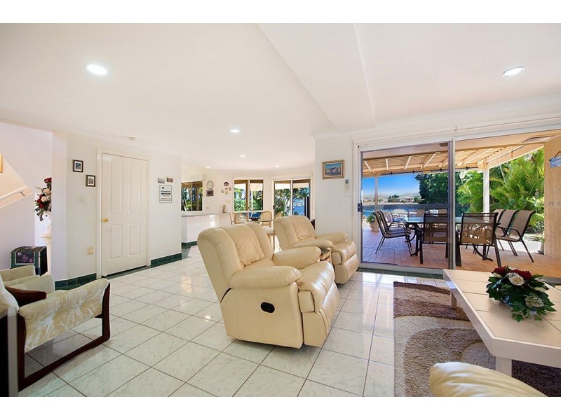 86 Port Jackson Boulevard, Clear Island Waters QLD 4226