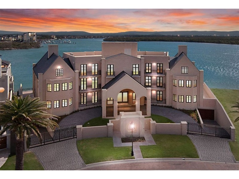 55 Knightsbridge Parade West, Sovereign Islands QLD 4216