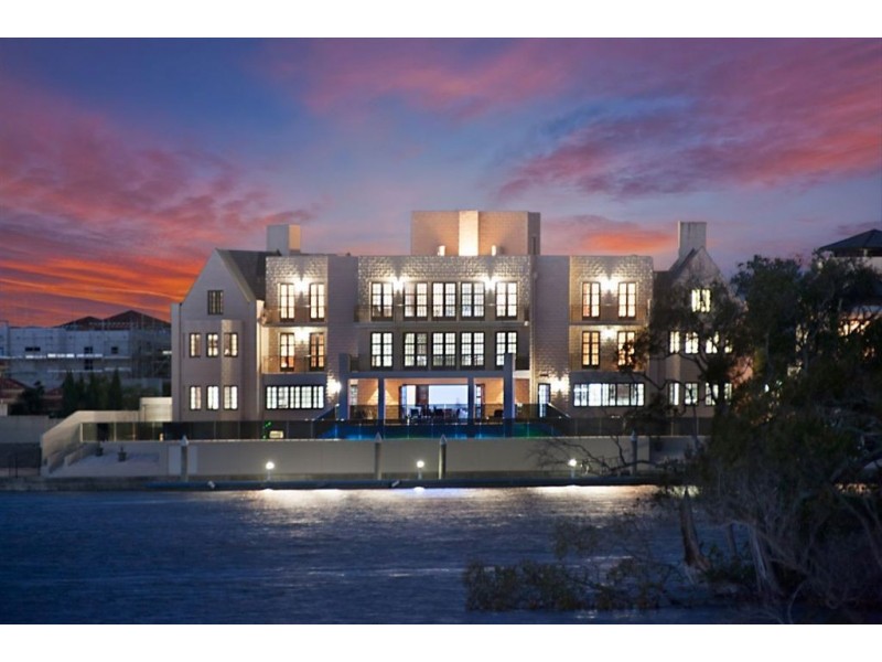 55 Knightsbridge Parade West, Sovereign Islands QLD 4216