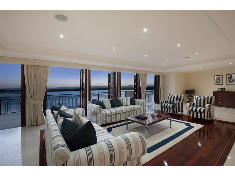 55 Knightsbridge Parade West, Sovereign Islands QLD 4216