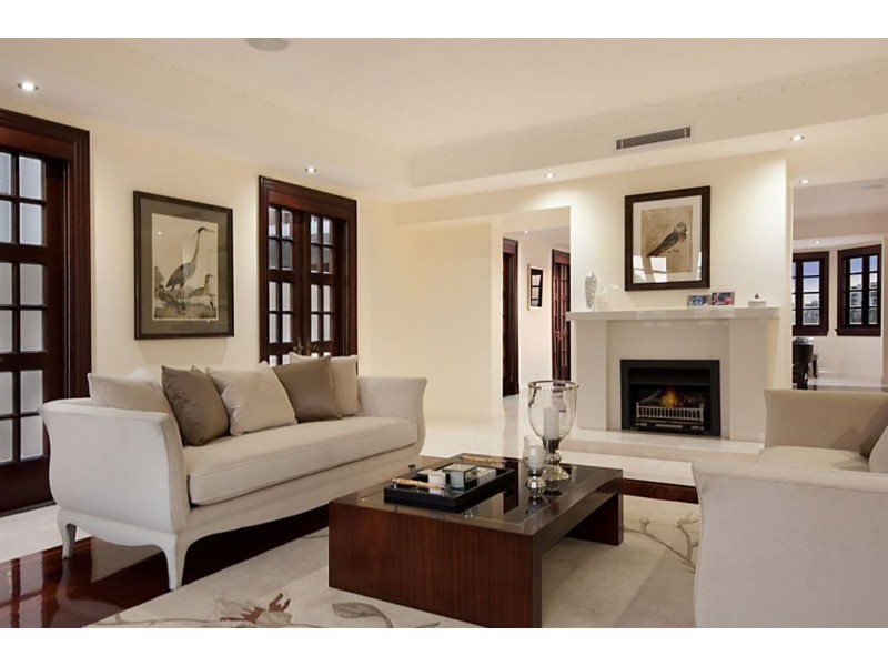 55 Knightsbridge Parade West, Sovereign Islands QLD 4216