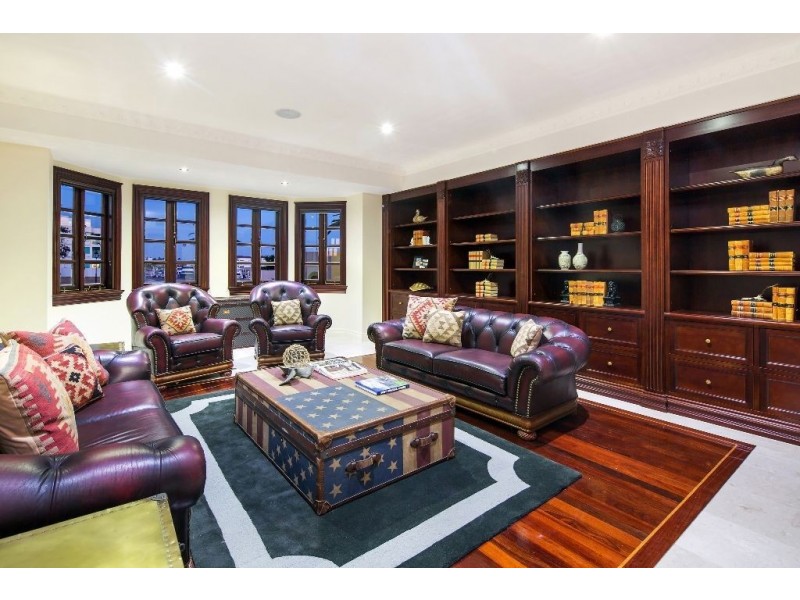 55 Knightsbridge Parade West, Sovereign Islands QLD 4216