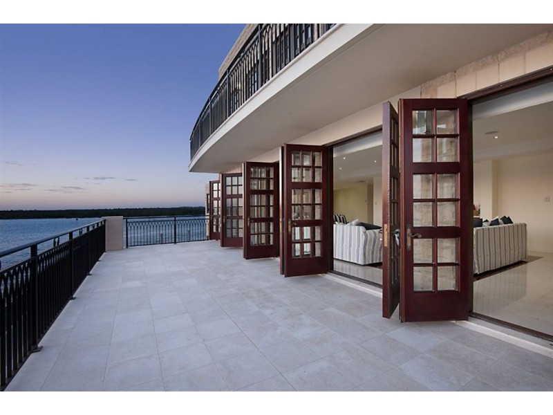 55 Knightsbridge Parade West, Sovereign Islands QLD 4216