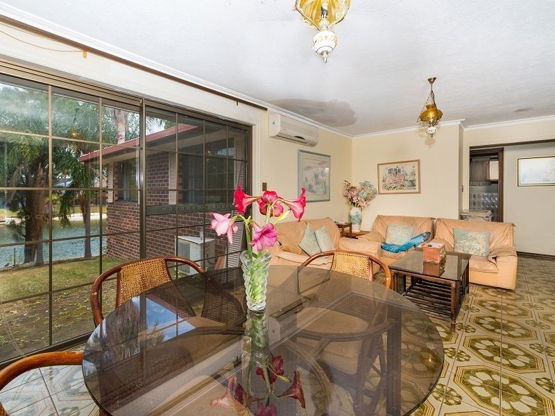 8 Namatjira Court, Broadbeach Waters QLD 4218