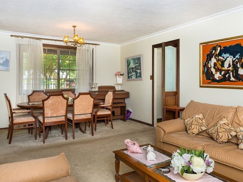 8 Namatjira Court, Broadbeach Waters QLD 4218