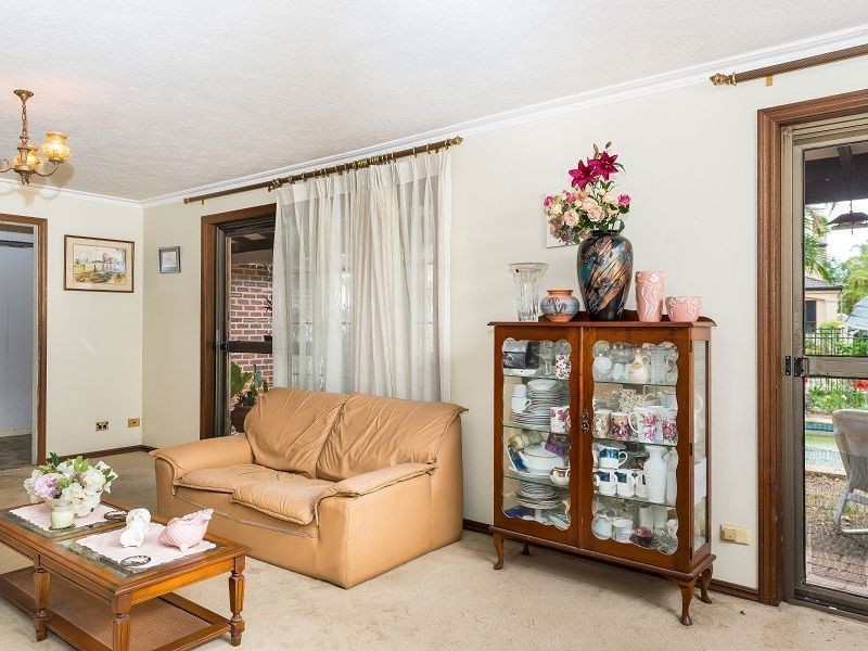 8 Namatjira Court, Broadbeach Waters QLD 4218