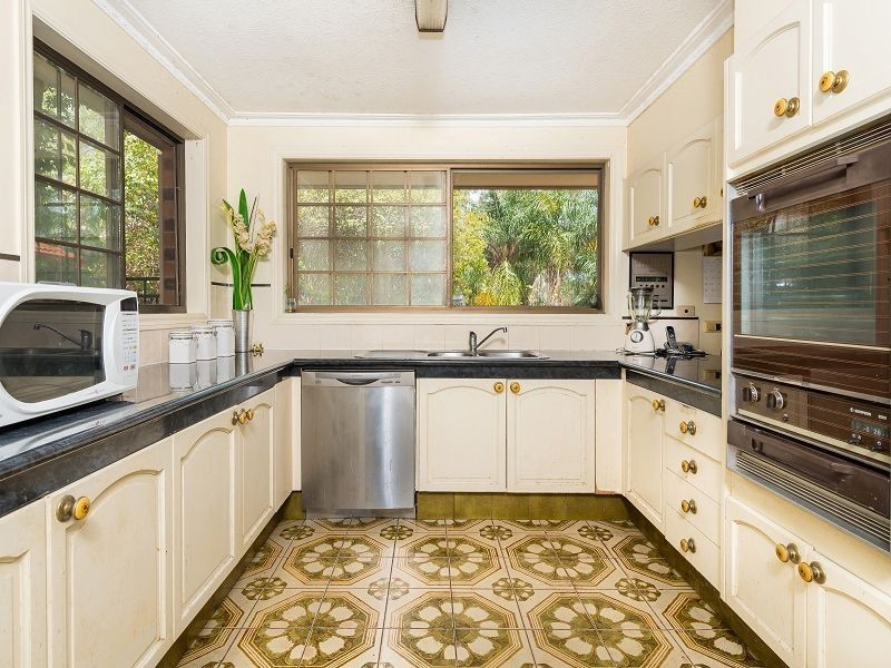 8 Namatjira Court, Broadbeach Waters QLD 4218