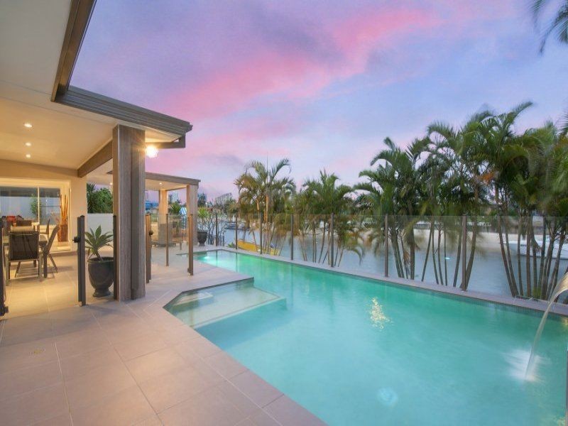 27 Beverley Cres, Broadbeach Waters QLD 4218