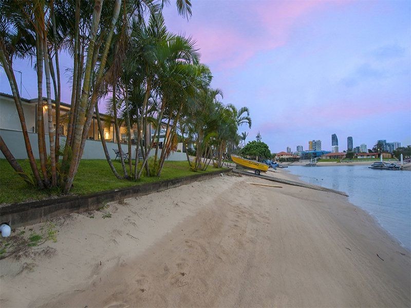 27 Beverley Cres, Broadbeach Waters QLD 4218