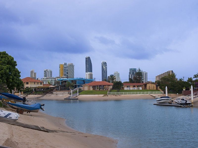 27 Beverley Cres, Broadbeach Waters QLD 4218