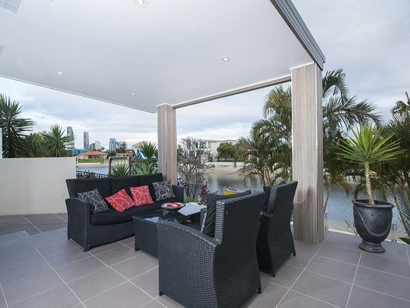 27 Beverley Cres, Broadbeach Waters QLD 4218