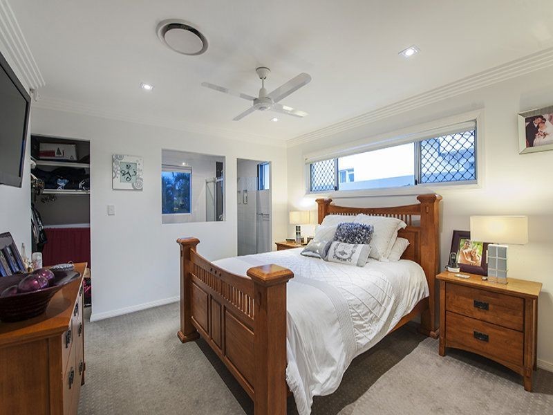 27 Beverley Cres, Broadbeach Waters QLD 4218