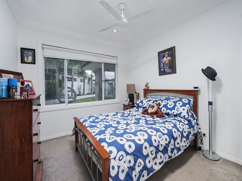 27 Beverley Cres, Broadbeach Waters QLD 4218