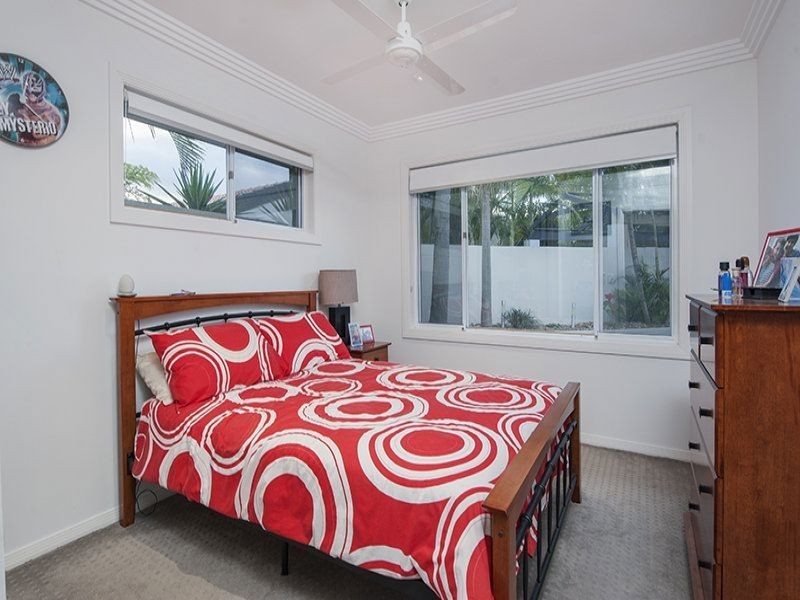 27 Beverley Cres, Broadbeach Waters QLD 4218