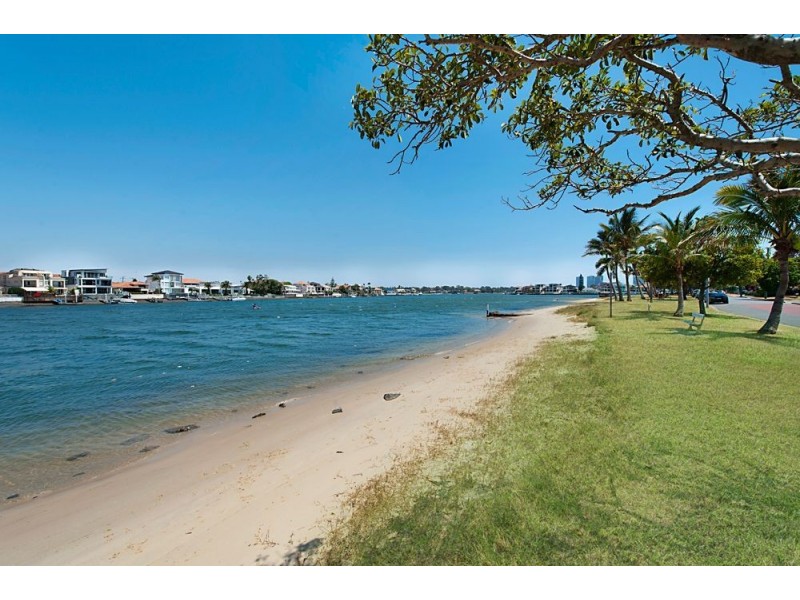 33 Cypress Avenue, Surfers Paradise QLD 4217