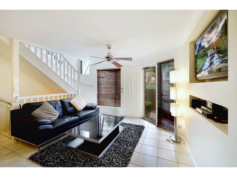 2/25 Loder Street, Biggera Waters QLD 4216