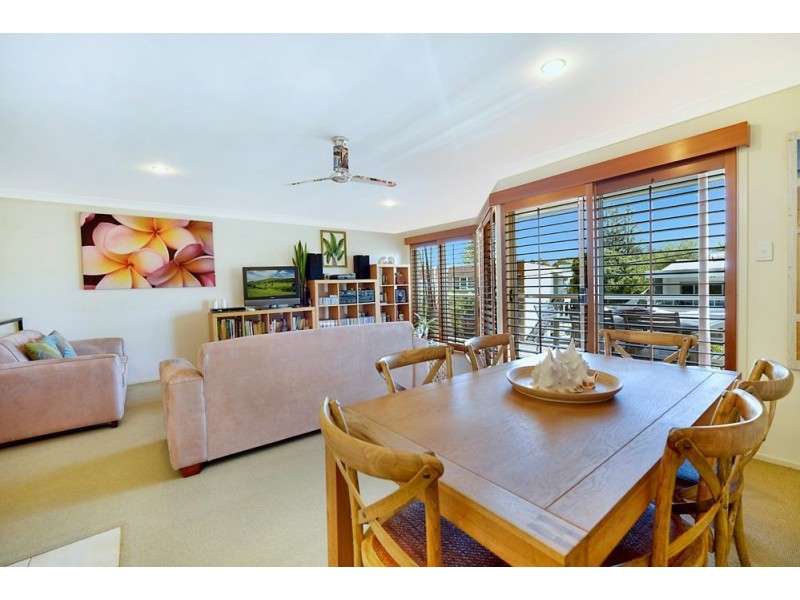 38 Pine Avenue ‘Budds Beach’, Surfers Paradise QLD 4217