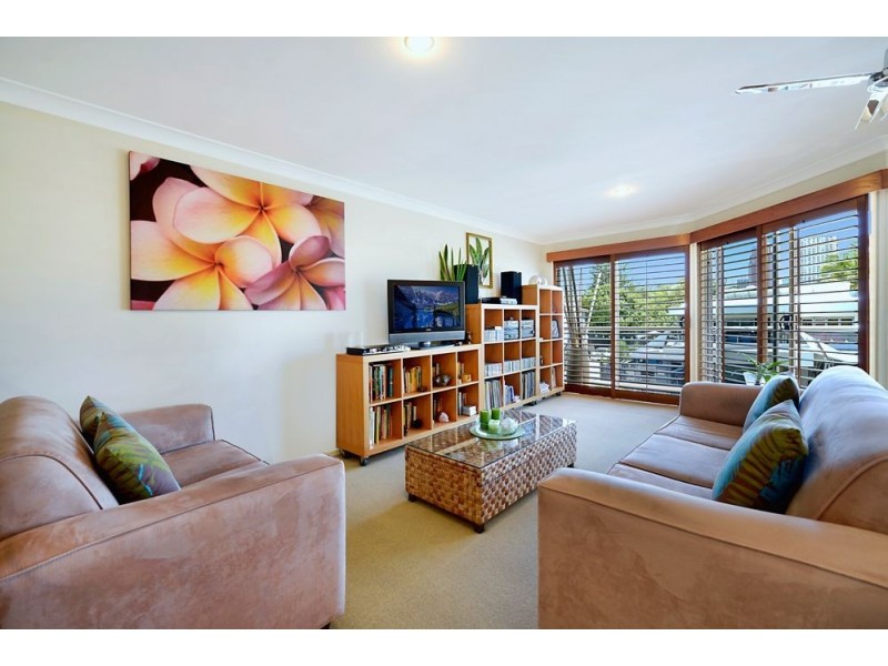 38 Pine Avenue ‘Budds Beach’, Surfers Paradise QLD 4217