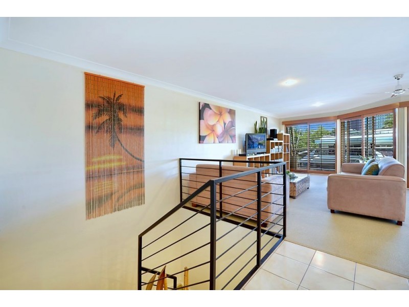 38 Pine Avenue ‘Budds Beach’, Surfers Paradise QLD 4217