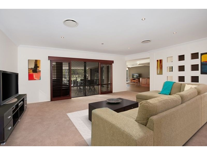 110 Arun Drive, Arundel QLD 4214