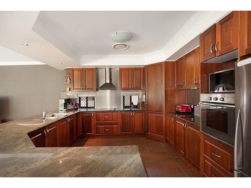 110 Arun Drive, Arundel QLD 4214