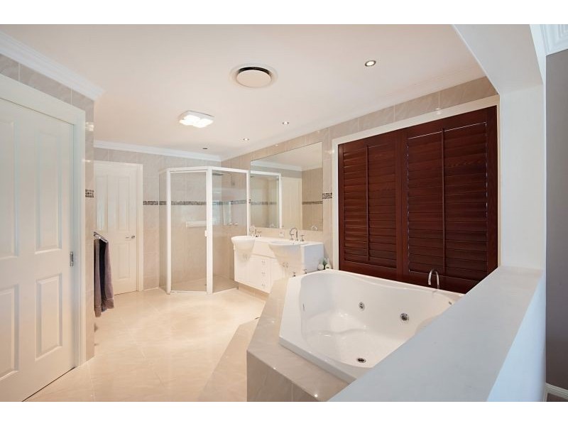 110 Arun Drive, Arundel QLD 4214