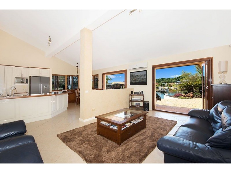 19 River Crescent, Broadbeach Waters QLD 4218